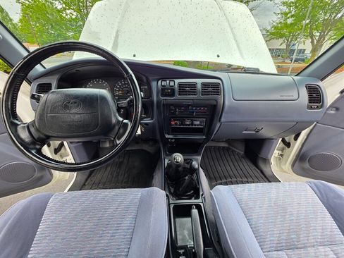 Used 1997 Toyota 4Runner SR5 AWD/4WD image 17