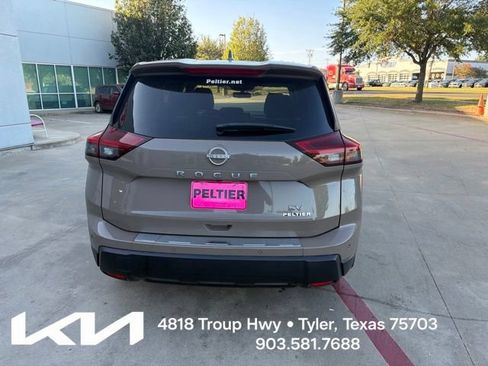 Used 2024 Nissan Rogue SV FWD image 9