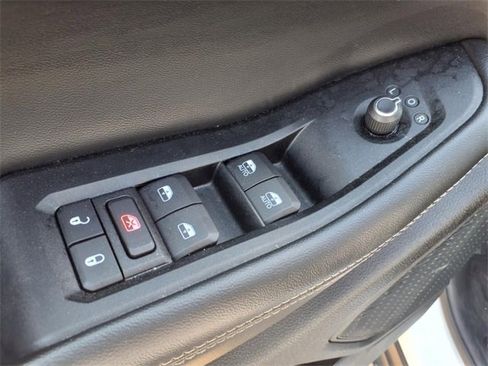 Used 2023 Jeep Grand Cherokee L Laredo image 18