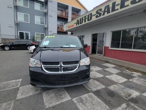 Used 2017 Dodge Grand Caravan SXT w/ Quick Order Package 29G SXT FWD image 8