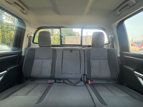 Used 2023 Nissan Titan SV RWD image 18
