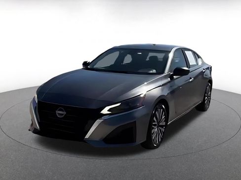 Used 2025 Nissan Altima 2.5 SV FWD image 7
