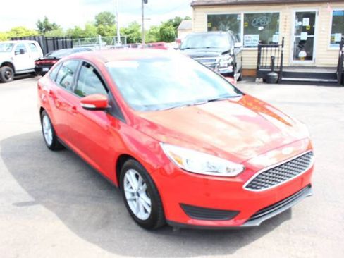 Used 2017 Ford Focus SE w/ Cold Weather Package FWD image 20
