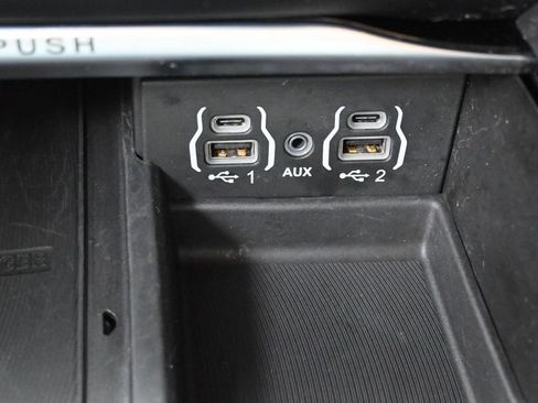 Used 2023 Chrysler Pacifica Pinnacle FWD image 27