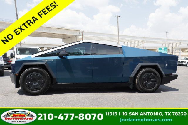 Used 2024 Tesla Cybertruck AWD Crew Cab image 4