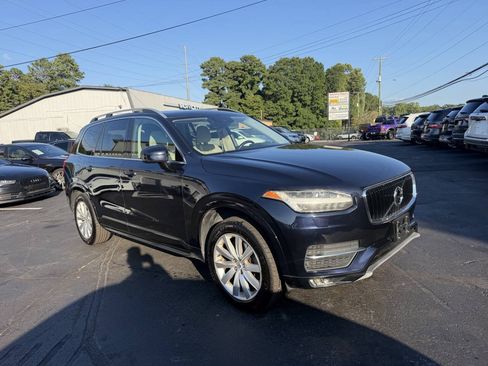 Used 2017 Volvo XC90 T6 Momentum w/ Vision Package AWD/4WD image 3