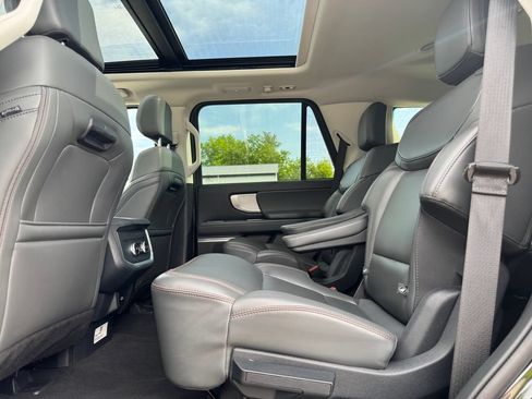 Used 2025 Ford Expedition Active AWD/4WD image 41