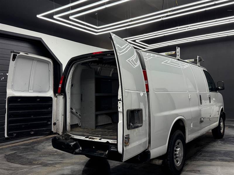 Used 2020 Chevrolet Express 2500 RWD image 18