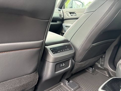 Used 2025 Nissan Pathfinder Rock Creek AWD/4WD image 28