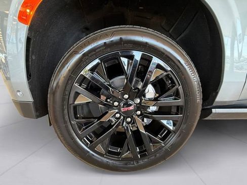 Used 2024 GMC Yukon XL Denali w/ Advanced Technology Package image 9