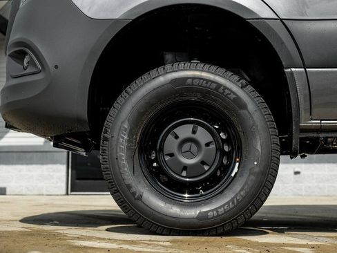 Used 2025 Mercedes-Benz Sprinter 2500 image 4