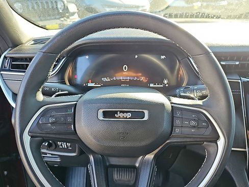 Used 2023 Jeep Grand Cherokee L Laredo image 22