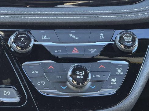 New 2026 Chrysler Pacifica Select image 19