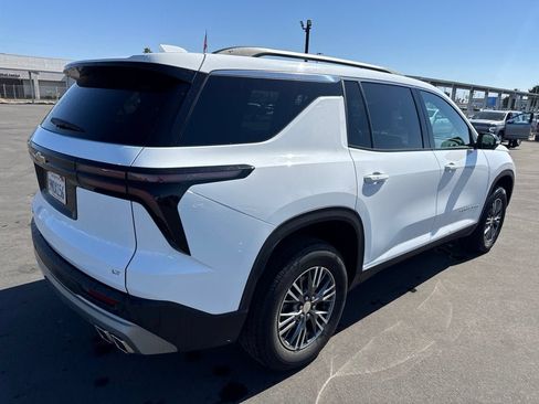 Used 2024 Chevrolet Traverse LT FWD image 5