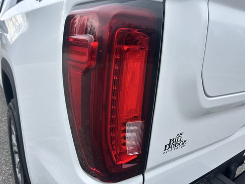 Used 2025 GMC Sierra 1500 SLT AWD/4WD image 11