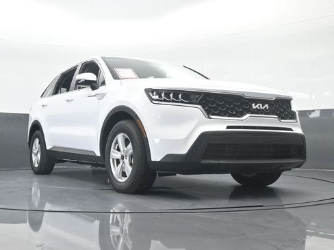 Used 2023 Kia Sorento LX image 59