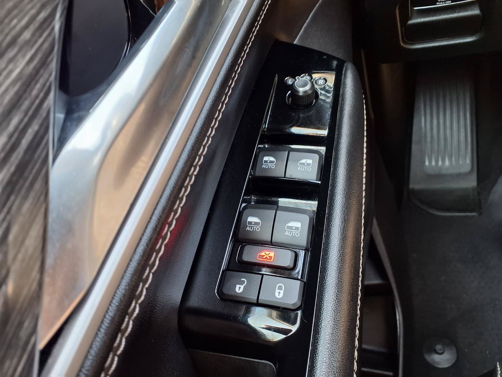 Used 2024 Jeep Wagoneer L Series II RWD image 10