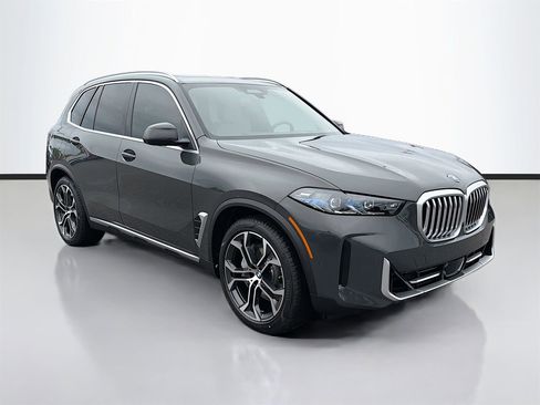 New 2026 BMW X5 xDrive50e image 2