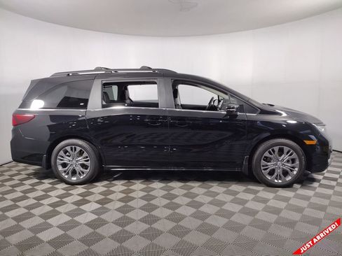 New 2026 Honda Odyssey Touring image 8