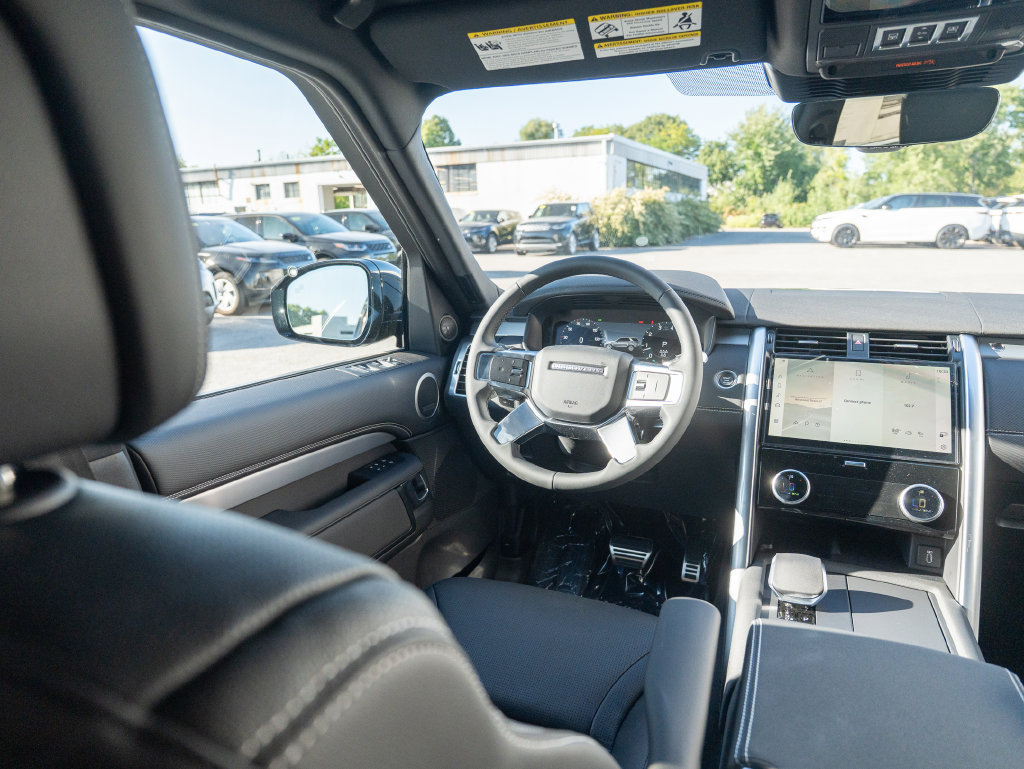 New 2026 Land Rover Discovery Dynamic SE AWD/4WD image 17