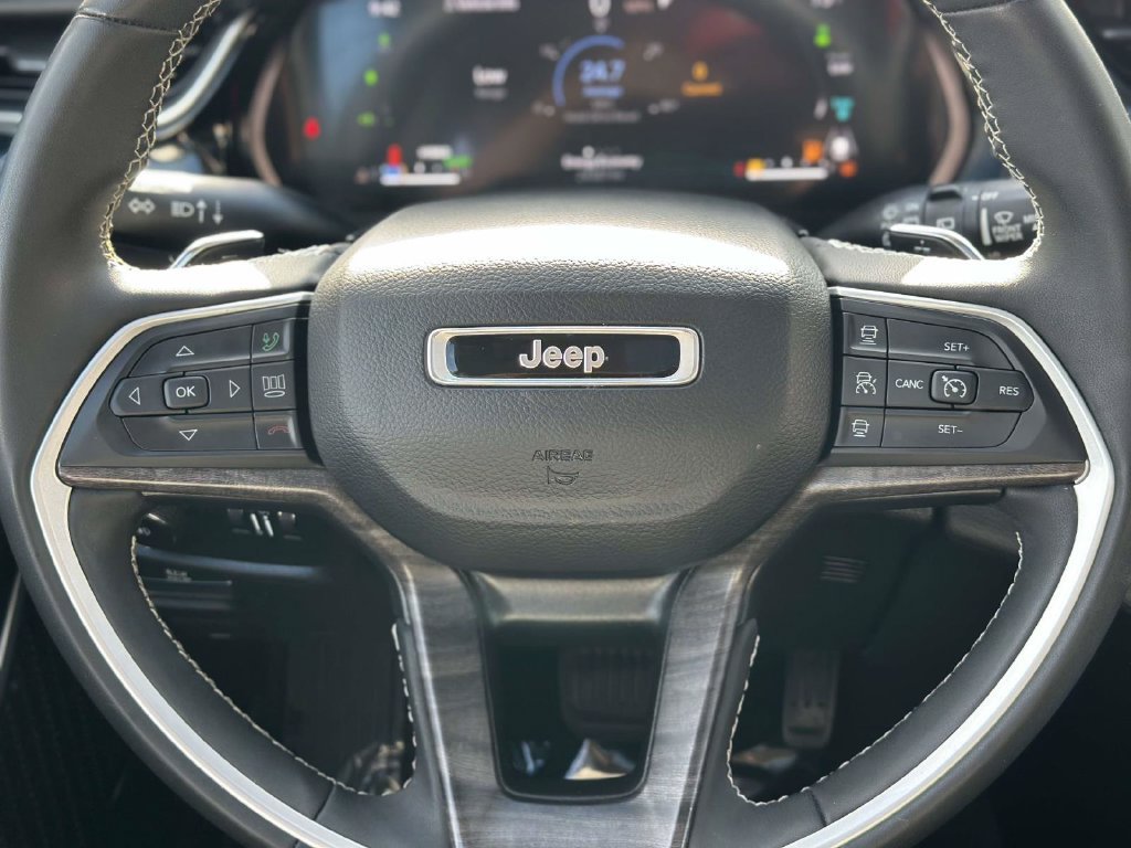 Used 2023 Jeep Grand Cherokee 4WD 4xe image 18