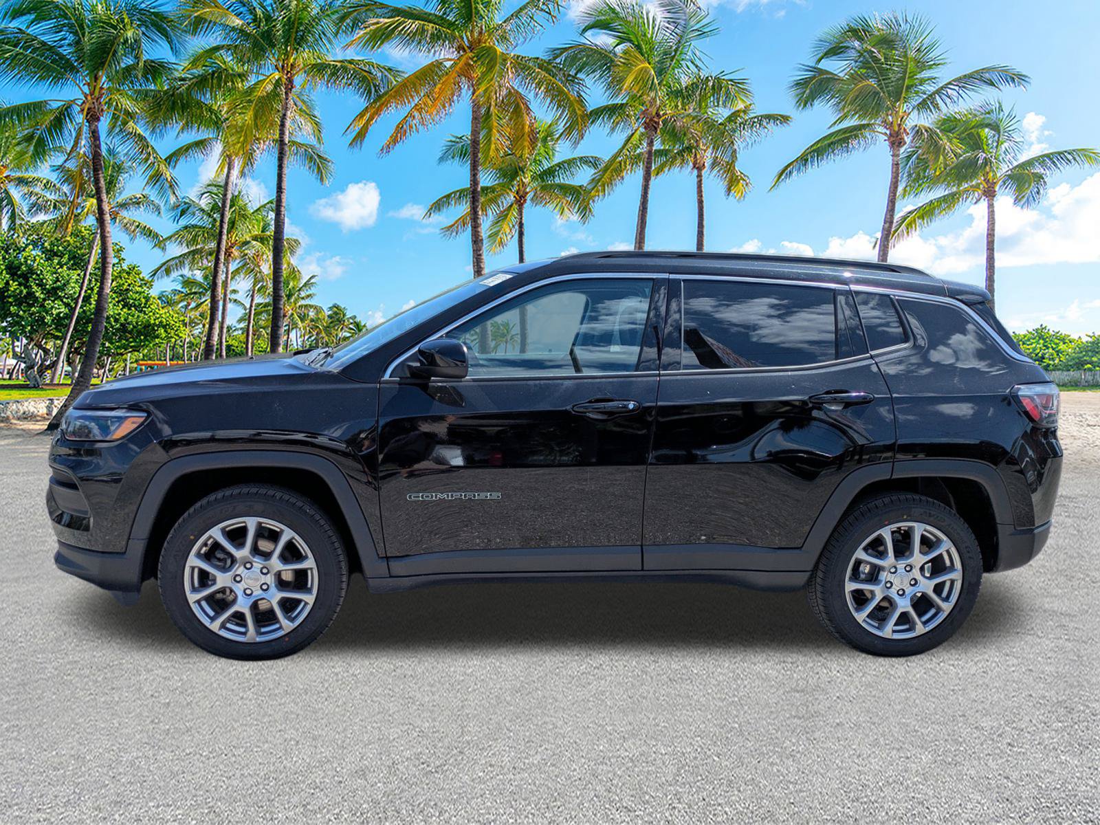 Used 2022 Jeep Compass Latitude w/ Sun and Sound Group AWD/4WD image 8