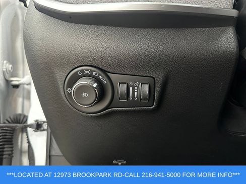 Used 2023 Jeep Compass Latitude AWD/4WD image 10