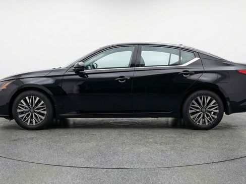 Used 2025 Nissan Altima 2.5 SV image 5