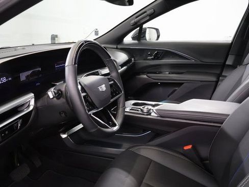 New 2026 Cadillac Lyriq Luxury AWD/4WD image 17