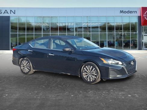 Certified 2025 Nissan Altima 2.5 SV FWD image 3