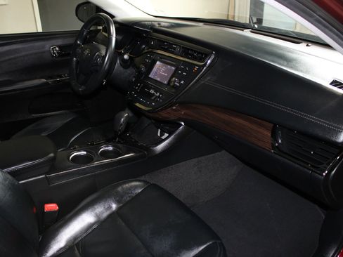 Used 2013 Toyota Avalon XLE FWD image 31