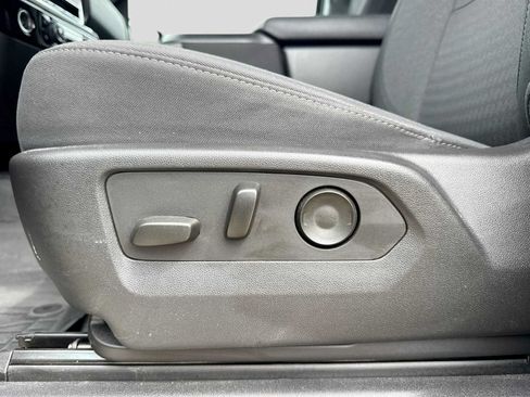 Used 2023 Chevrolet Silverado 1500 LT AWD/4WD image 16