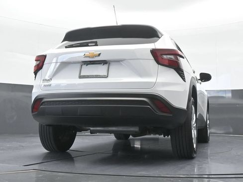 Used 2025 Chevrolet Trax LS FWD image 51