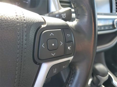 Used 2018 Toyota Highlander XLE image 24