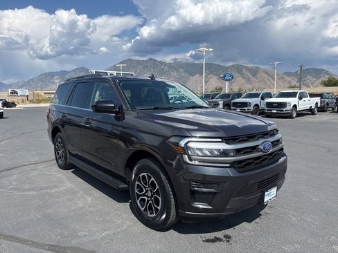 Used 2024 Ford Expedition XLT image 4