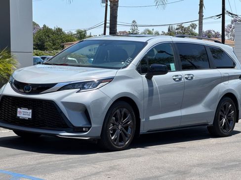 Certified 2023 Toyota Sienna XSE w/ XSE Plus Package FWD image 10