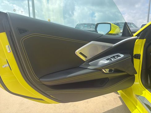 Used 2022 Chevrolet Corvette Stingray Premium Conv w/ Z51 Performance Package RWD image 15