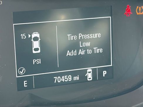 Used 2022 Chevrolet Trax LT w/ Driver Confidence Package AWD/4WD image 9
