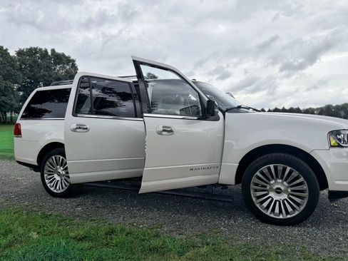 Used 2015 Lincoln Navigator L 4WD w/ Equipment Group 101A Reserve image 93