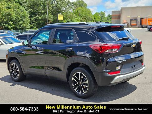 Used 2024 Chevrolet TrailBlazer LT image 3