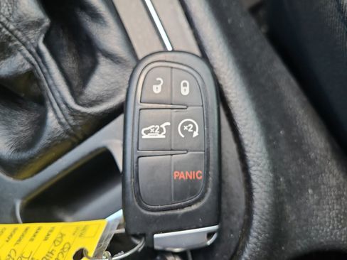 Used 2019 Jeep Cherokee Latitude Plus w/ Comfort/Convenience Group AWD/4WD image 33