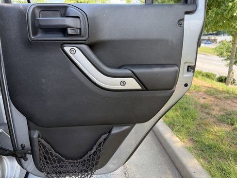 Used 2016 Jeep Wrangler Unlimited Sahara image 42