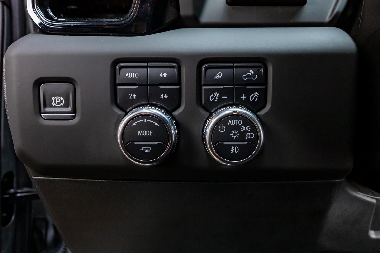 Used 2025 GMC Sierra 3500 AT4 w/ AT4 Premium Plus Package AWD/4WD image 16
