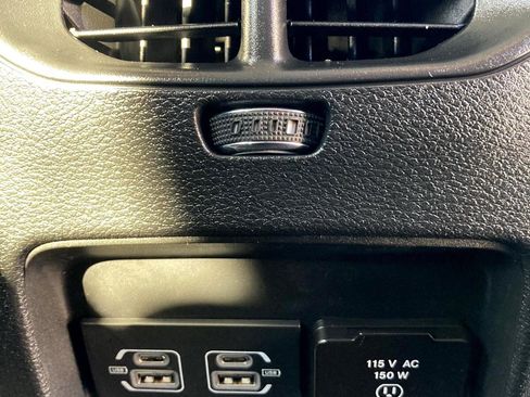 Used 2023 Jeep Cherokee Altitude Lux image 17