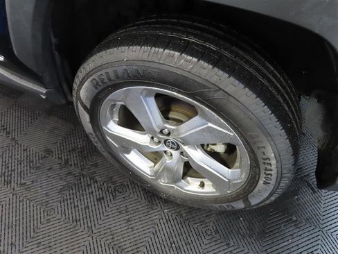 Used 2021 Toyota RAV4 XLE Premium AWD/4WD image 7