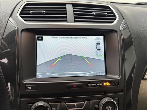 Used 2018 Ford Explorer XLT w/ Equipment Group 202A image 19