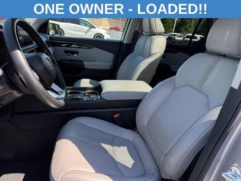 Used 2025 Honda Pilot Touring image 6
