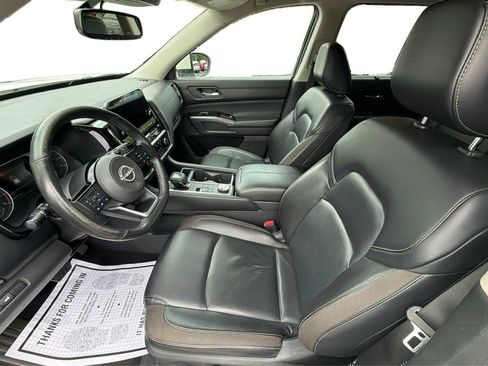 Used 2022 Nissan Pathfinder SL w/ Lighting Package (N92) AWD/4WD image 9