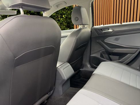 Used 2025 Volkswagen Jetta SE FWD image 13