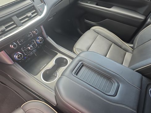 Used 2023 GMC Yukon SLT AWD/4WD image 26